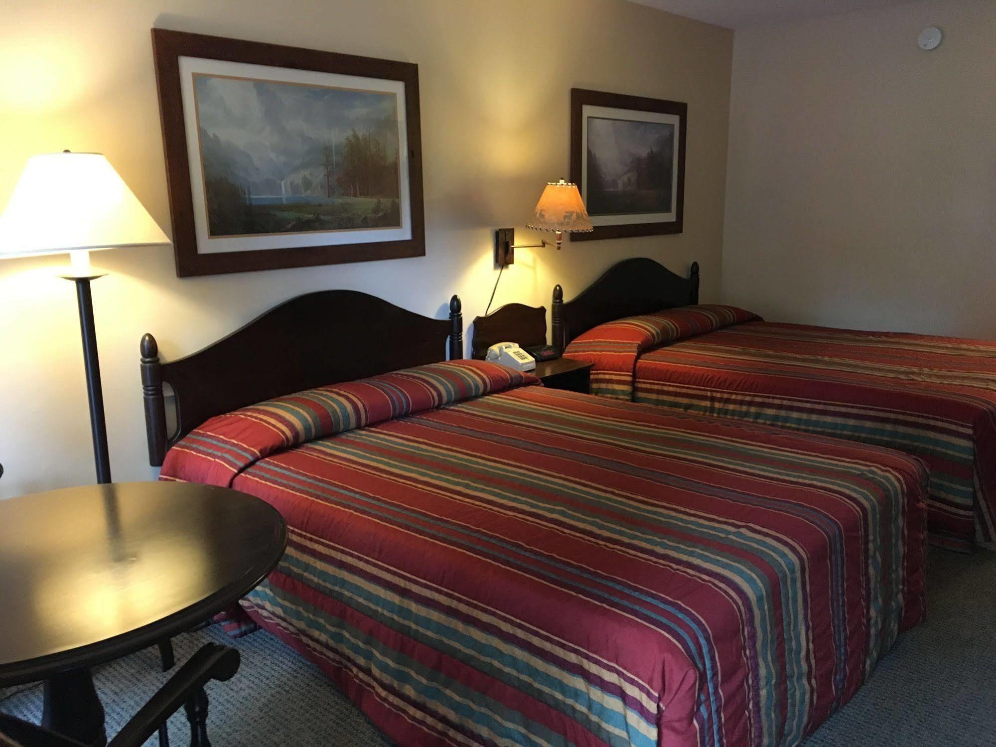 Country Mountain Inn Eureka Springs Extérieur photo