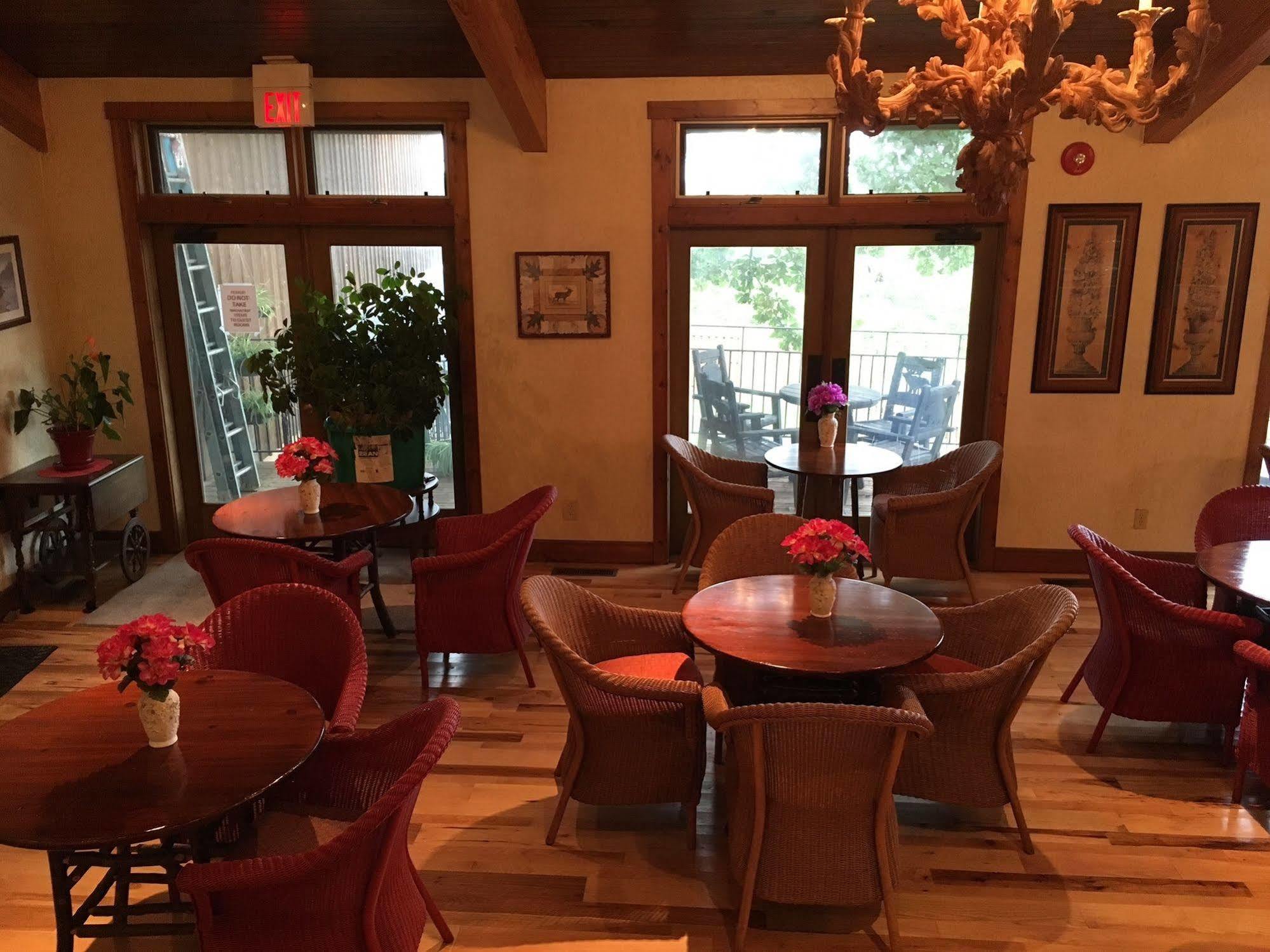 Country Mountain Inn Eureka Springs Extérieur photo