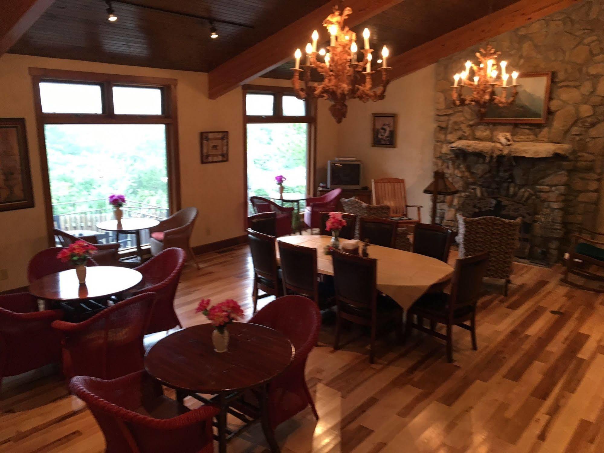 Country Mountain Inn Eureka Springs Extérieur photo